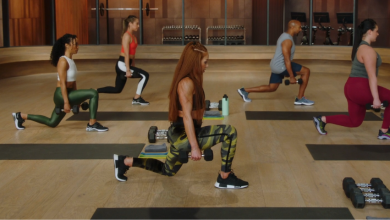 how-to-do-walking-lunges-for-lower-body-muscle,-strength,-and-stability